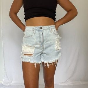 Light Wash Distressed Short